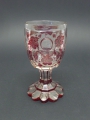 Foto 2: Biedermeier Ansichts-Fußglas, Böhmen, Rotbeize und Gravur nach Friedrich Egermann, Vedute Rudelsburg und Saaleck bei Bad Kösen