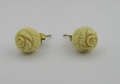 Ohrstecker, Bein in Rosenform beschnitzt, 375er Gold, 2. Hälfte 20. Jahrhundert