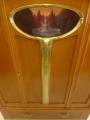 Foto 4: Victor Horta (1861-1947) attr.: Jugendstil Schrank / Salonmöbel, um 1910, in Rüster, mit Öl-Gemälde in Anlehnung an Arnold Böcklin