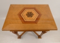 Foto 2: Intarsierter Jugendstil Beistelltisch, in Eiche, um 1900