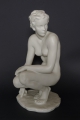 Fritz Klimsch (1870-1960): Bisquitporzellan-Plastik, Titel "Hockende", Entwurf von 1936, Ausführung Rosenthal - Selb