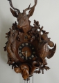 Foto 2: Jagdliche Kuckucksuhr, Schwarzwald, 19. Jahrhundert, Nussbaum geschnitzt