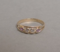 Ring, 20. Jahrhundert, 333er Gold, mit Amethysten und klarem Kristallbesatz